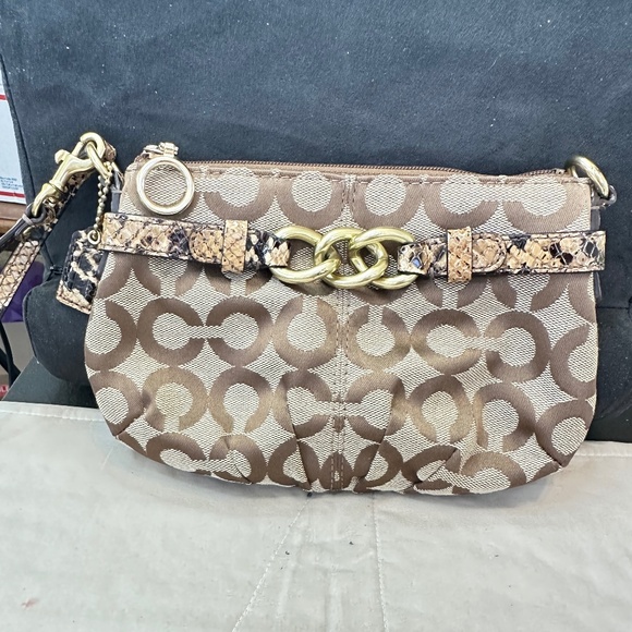 Coach Mini Handbag/Wristlet. Tan & Python. Signature “C’s” design. Convertible. - Picture 4 of 14